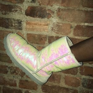 UGG AUSTRALIA Sparkles I Do Boost Size 7W US